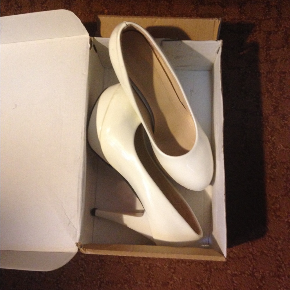 Women white pumps